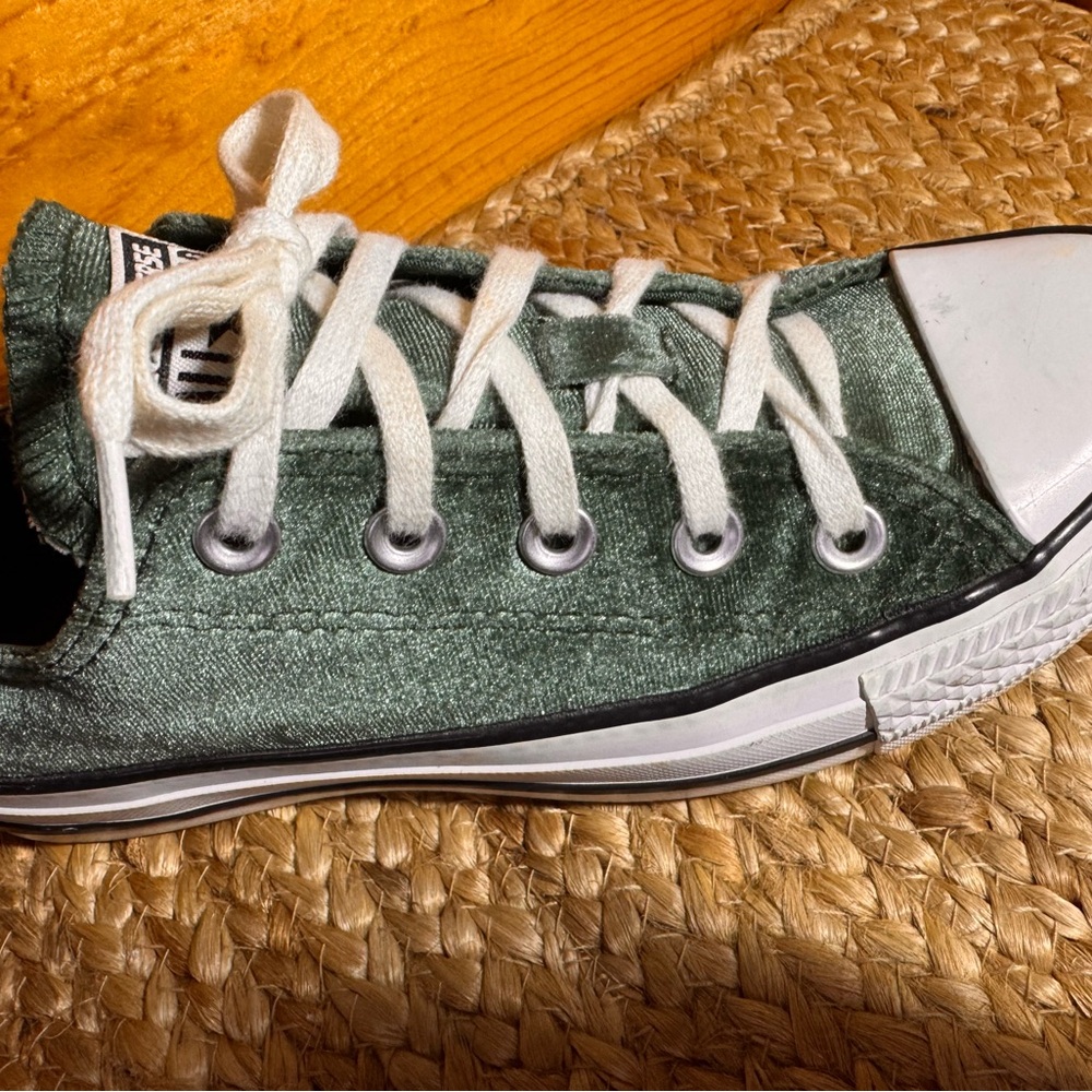 Converse Women's Sneakers in Green velvet and White Soles - Picture 5 of 9